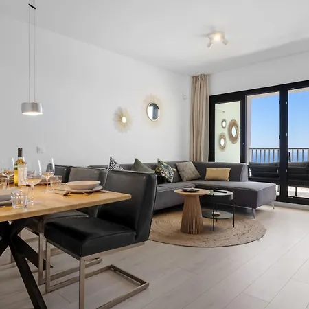 Vivi Homes - Santangelo Pool, Terrace & Sea View *