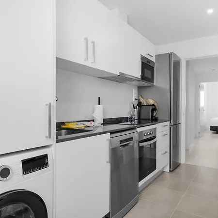 Vivi Homes - Santangelo Pool, Terrace & Sea View 아파트