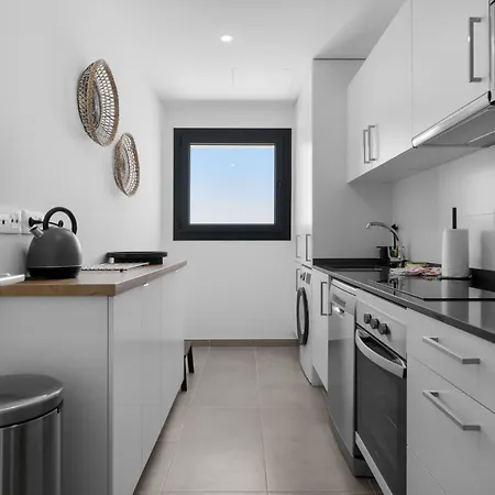 Vivi Homes - Santangelo Pool, Terrace & Sea View 아파트 베날마데나코스타