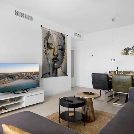 Vivi Homes - Santangelo Pool, Terrace & Sea View 아파트 베날마데나코스타