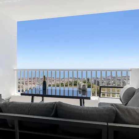 아파트 Vivi Homes - Santangelo Pool, Terrace & Sea View 베날마데나코스타