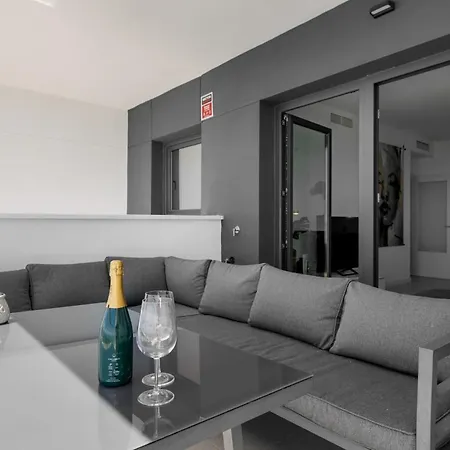 Vivi Homes - Santangelo Pool, Terrace & Sea View * 베날마데나코스타
